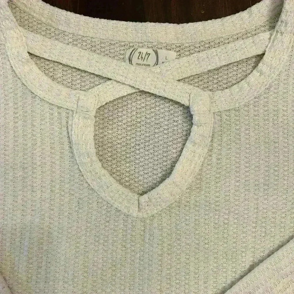 Maurice’s lightweight sweater size large - Picture 5 of 7